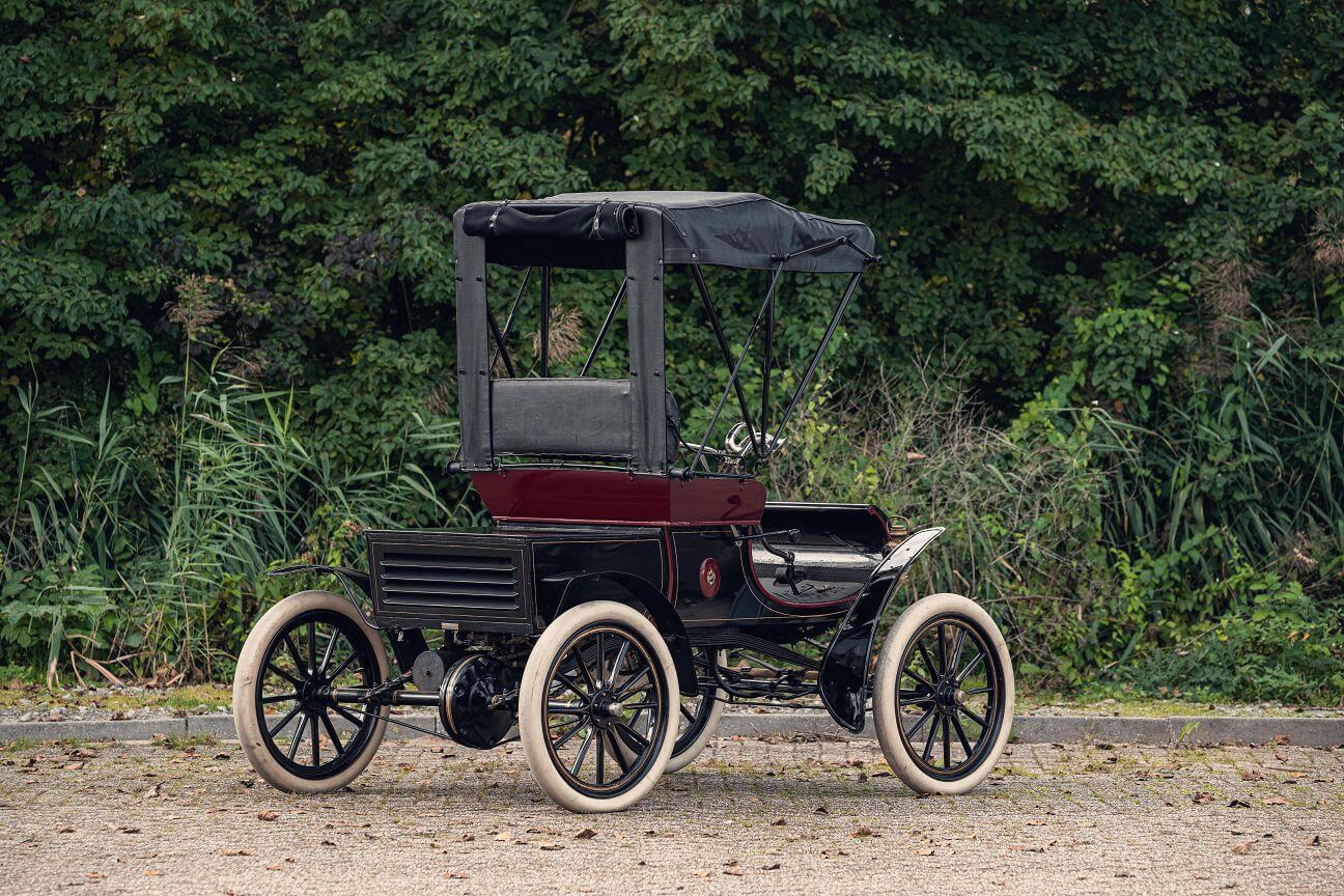Oldsmobile curved dash